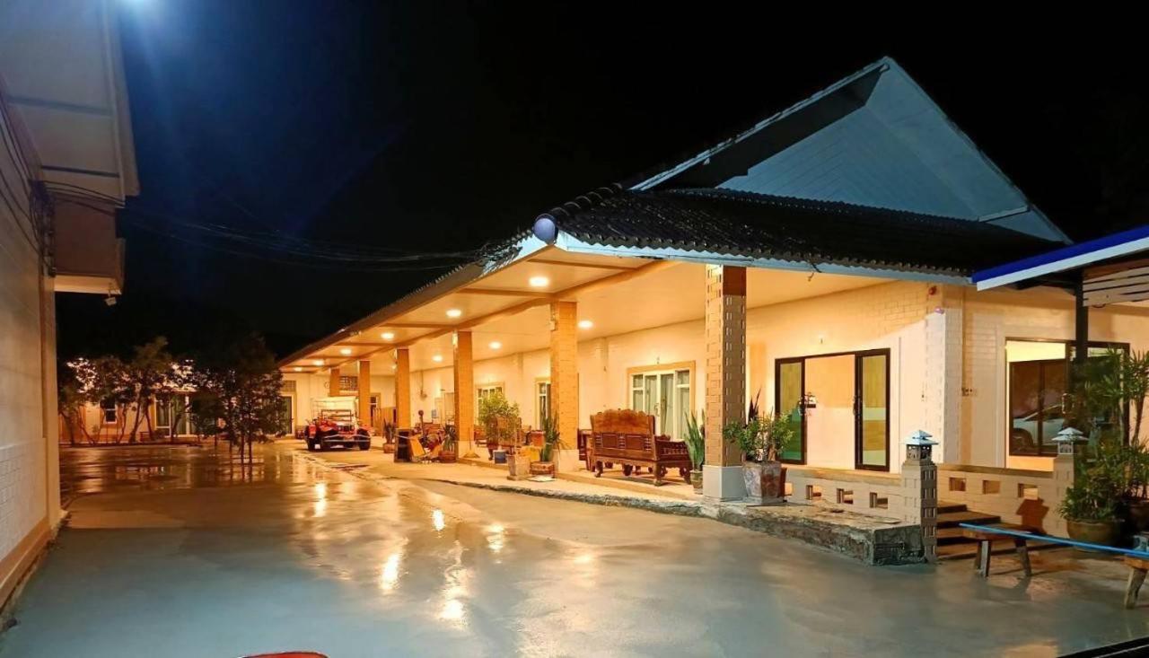 Three Bays Resort 쁘라쭈압키리칸 외부 사진