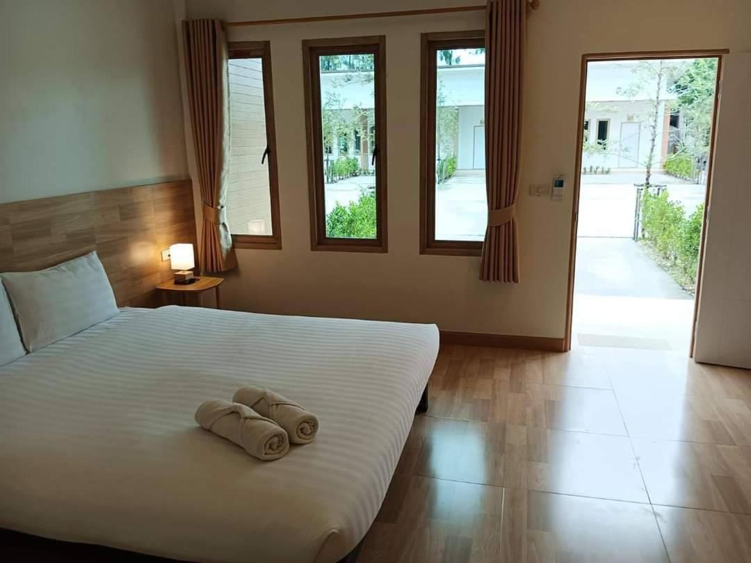 Three Bays Resort 쁘라쭈압키리칸 외부 사진