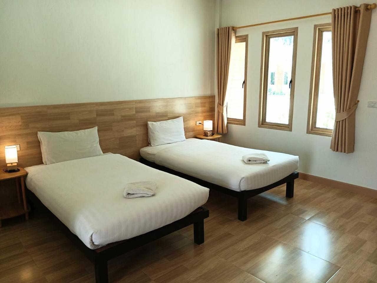 Three Bays Resort 쁘라쭈압키리칸 외부 사진