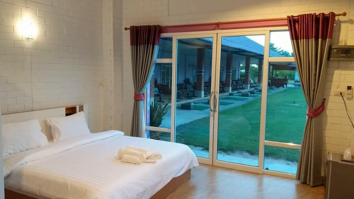 Three Bays Resort 쁘라쭈압키리칸 외부 사진