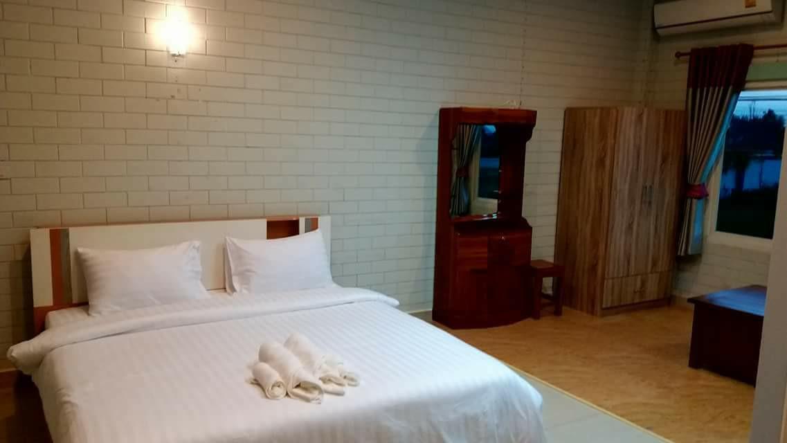 Three Bays Resort 쁘라쭈압키리칸 외부 사진